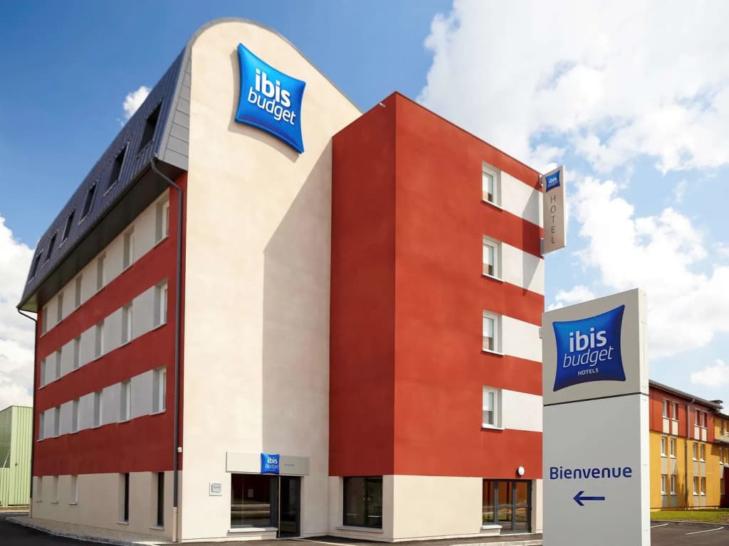 ibis budget Pontarlier - Photo 1