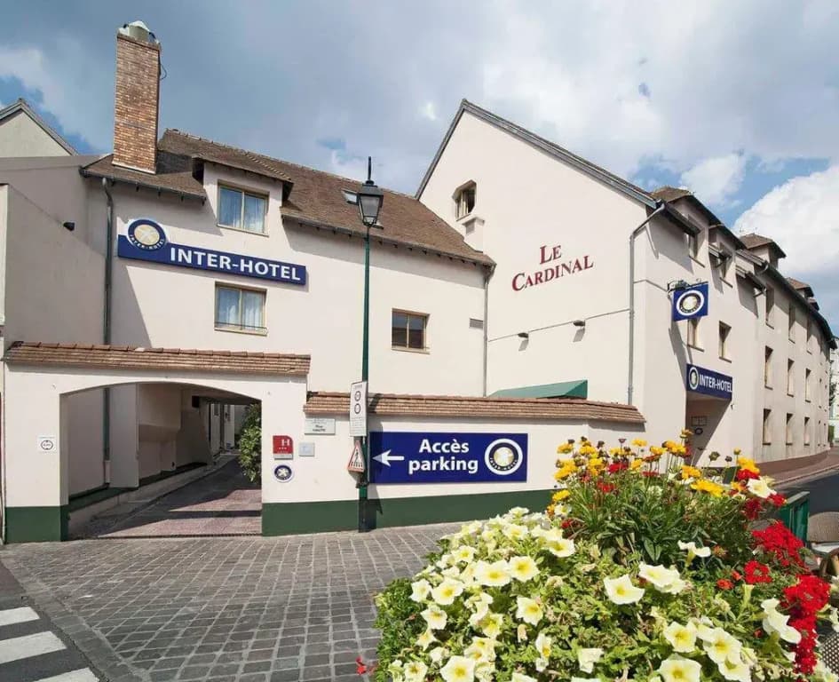 Hotel Le Cardinal Rueil Centre - Photo 1