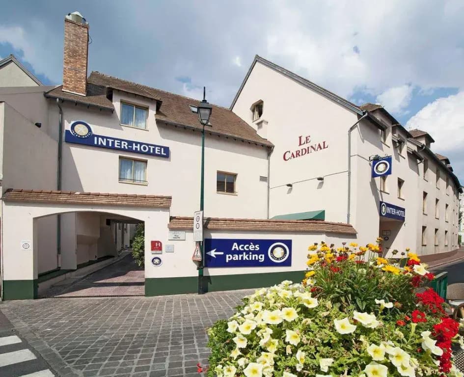 Hotel Le Cardinal Rueil Centre - Photo 1