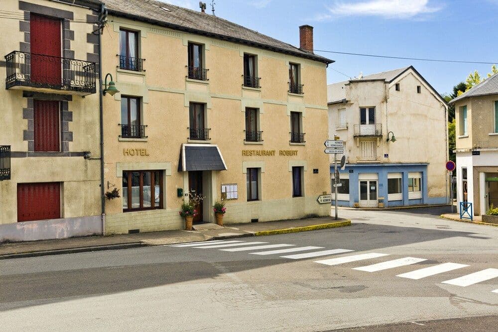 Logis Hôtel Robert - Photo 1