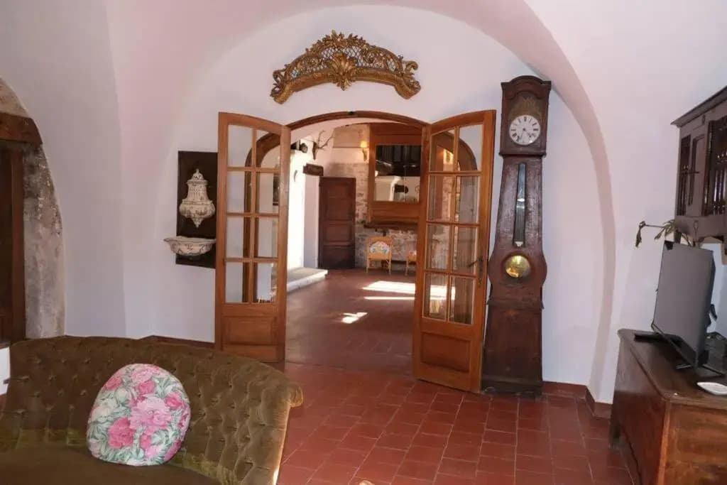 Typical mas provençal with swimming pool in a small hamlet near Mouriès in the Alpilles in Provence- 8 persons LS1-361 OUS...