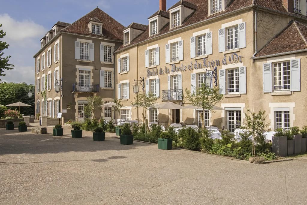 Hôtel Restaurant de la Poste et du Lion d'Or - Photo 1