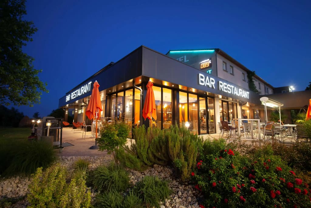 Kyriad Clermont Ferrand Nord - Riom - Photo 1