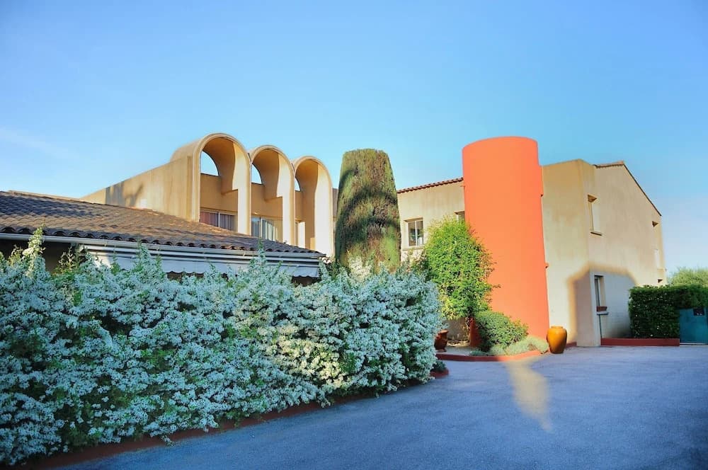 Hôtel Le Galoubet - Photo 1