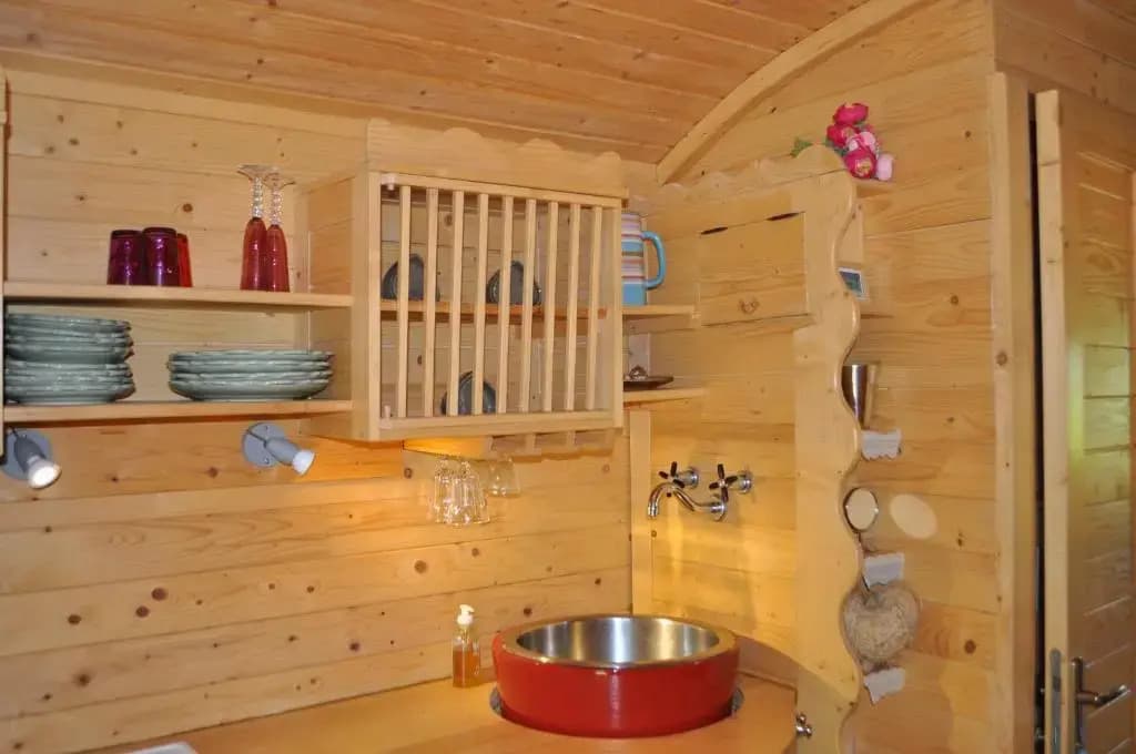 La roulotte Chic et Boheme - Photo 1