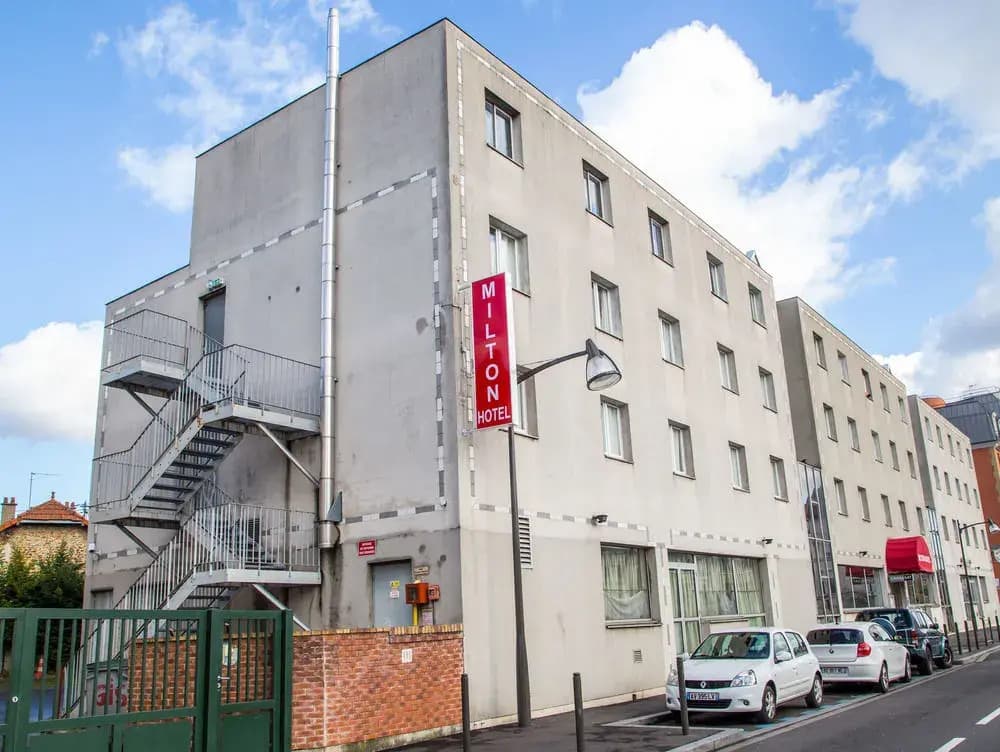 Hotel Milton (ex Gis Hotel) - Photo 1