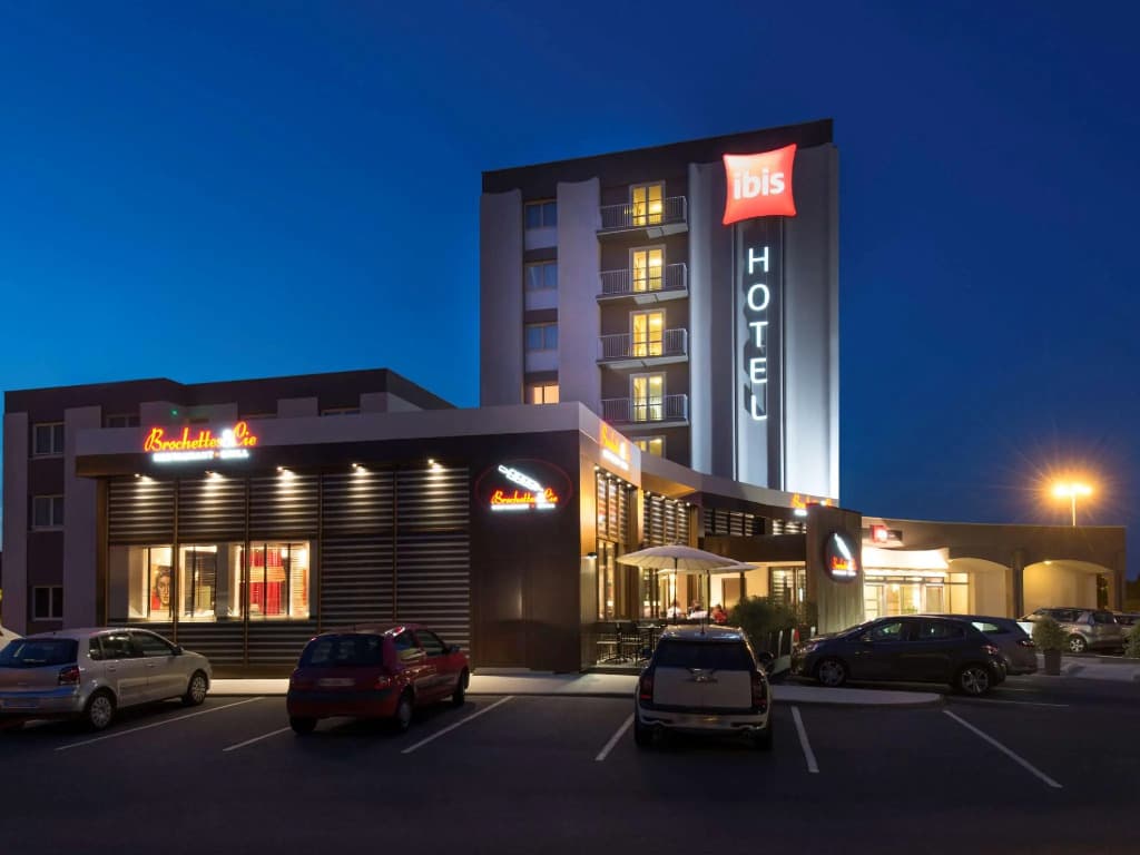 ibis Cholet - Photo 1