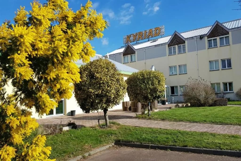 Kyriad Carentan - Photo 1