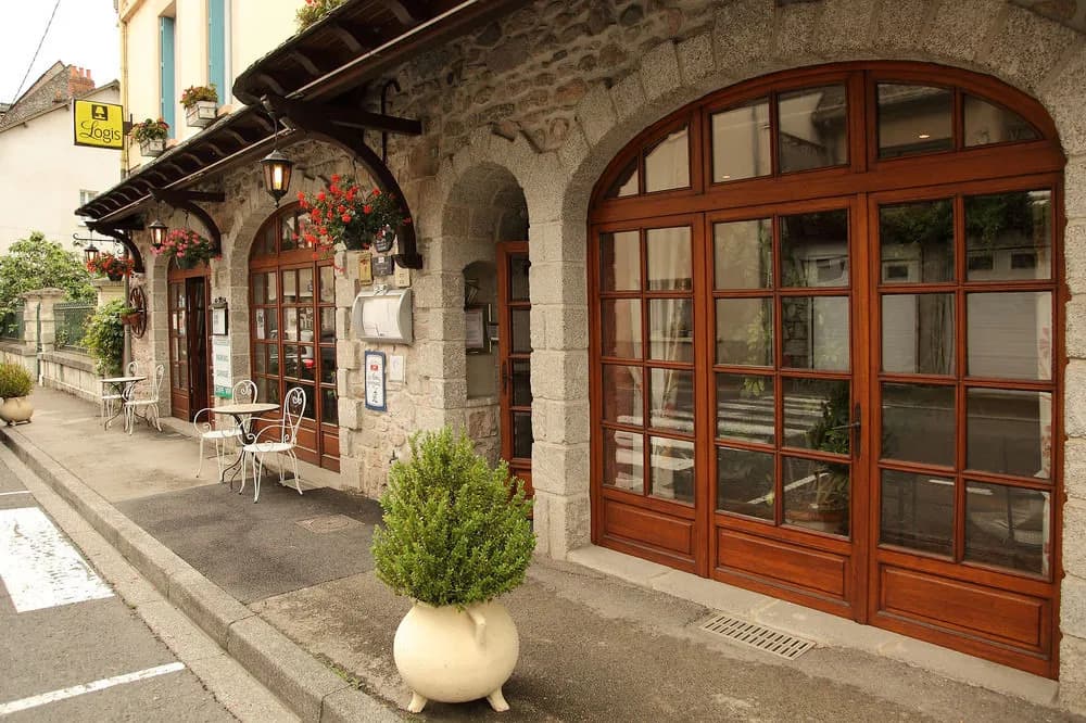 Hotel Restaurant des Deux Vallées - Photo 1