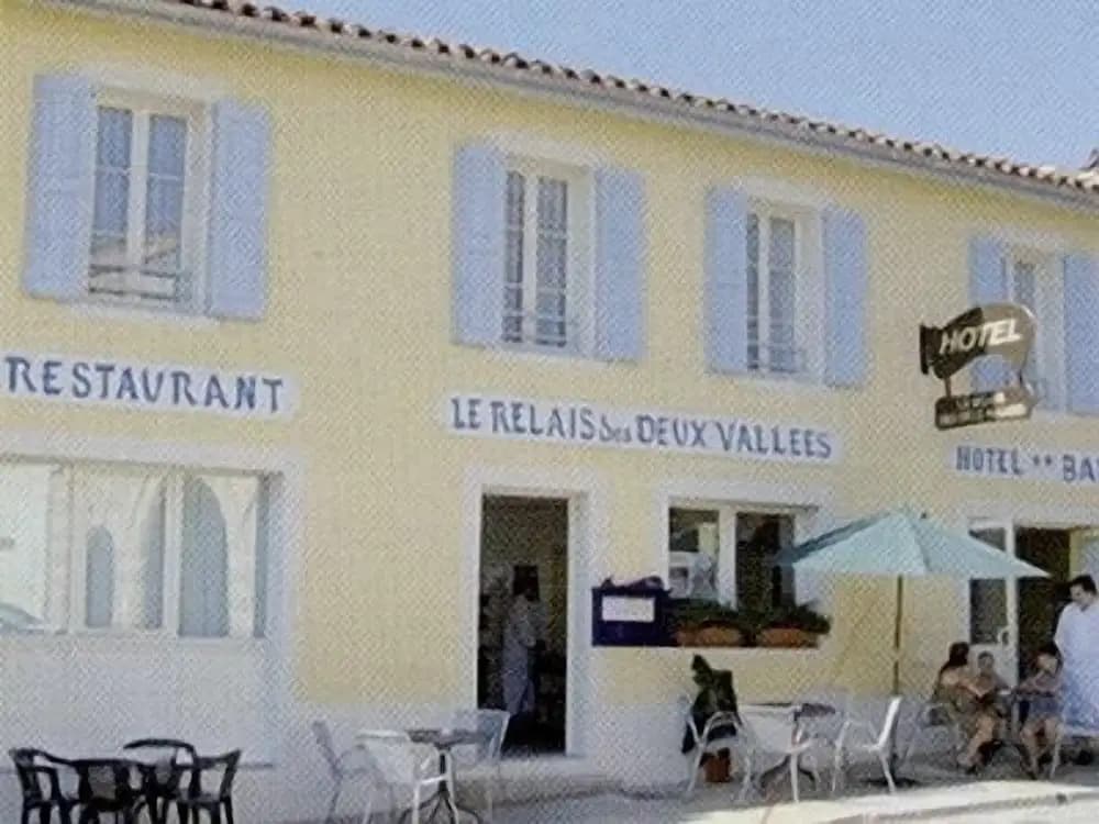 Hotel Le Relais Des Deux Vallees - Photo 1