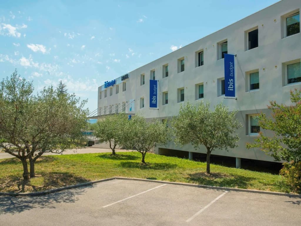 ibis budget Pertuis Portes du Luberon - Photo 1