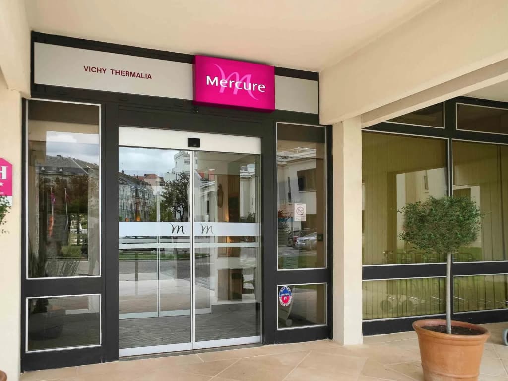 Mercure Vichy Hotel - Photo 1