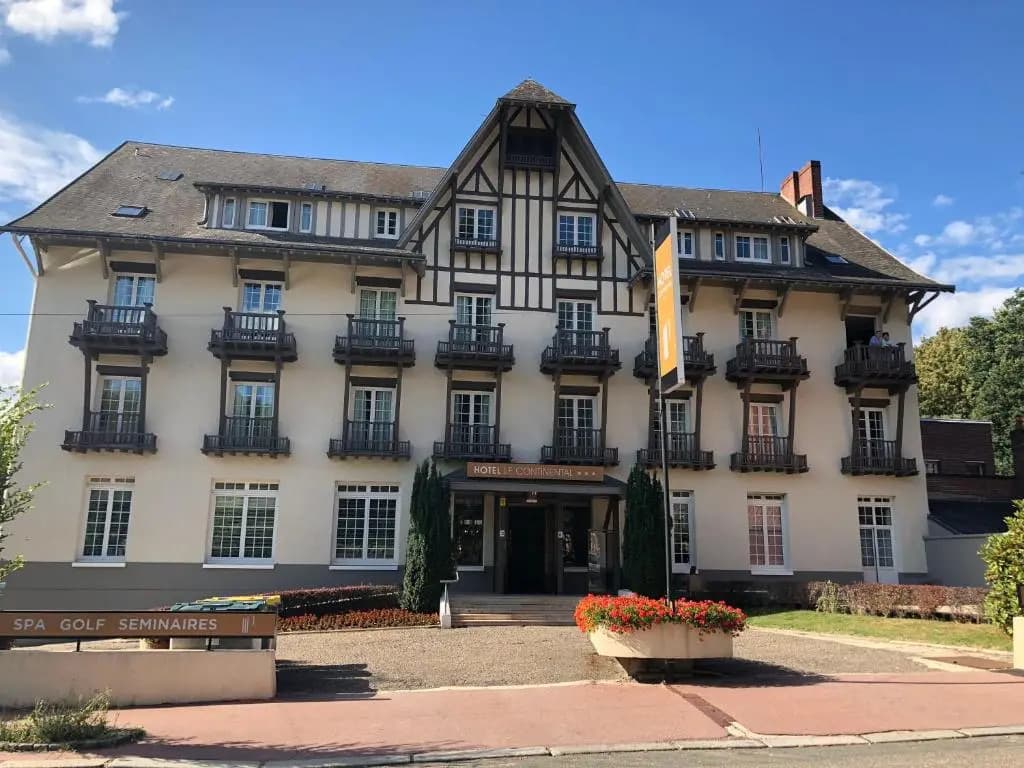 Hotel Le Continental - Photo 1