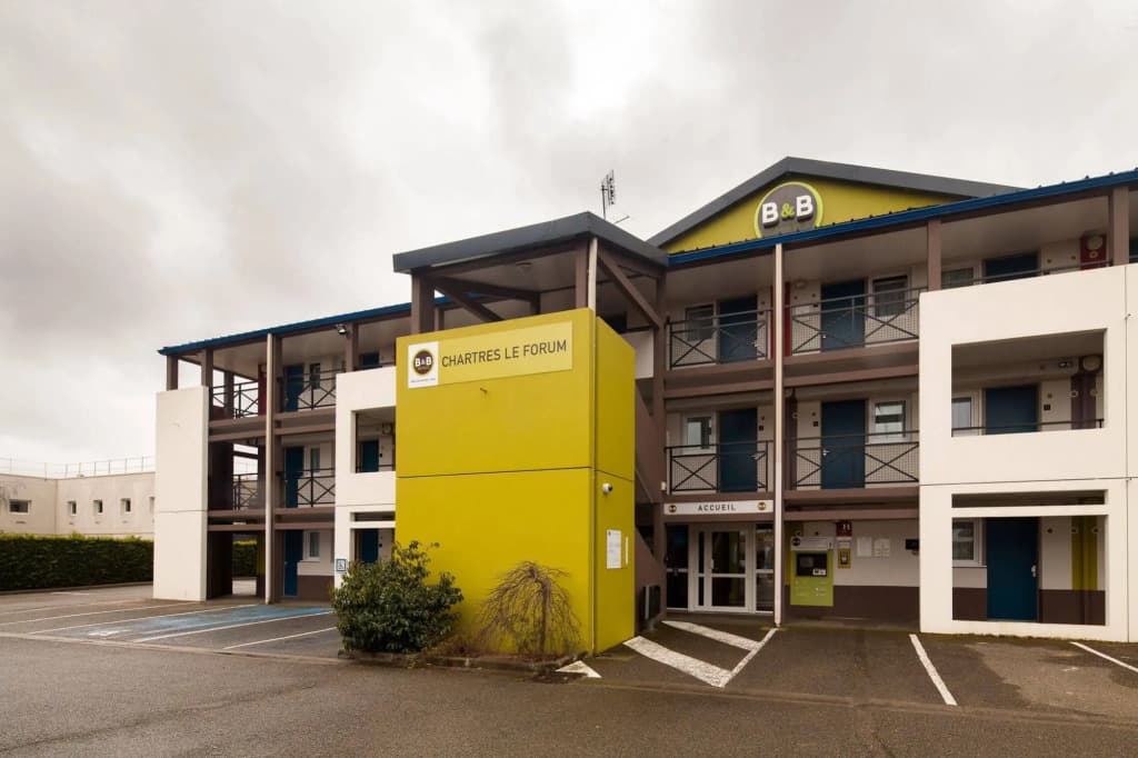 B&B HOTEL CHARTRES Le Forum (1) - Photo 1