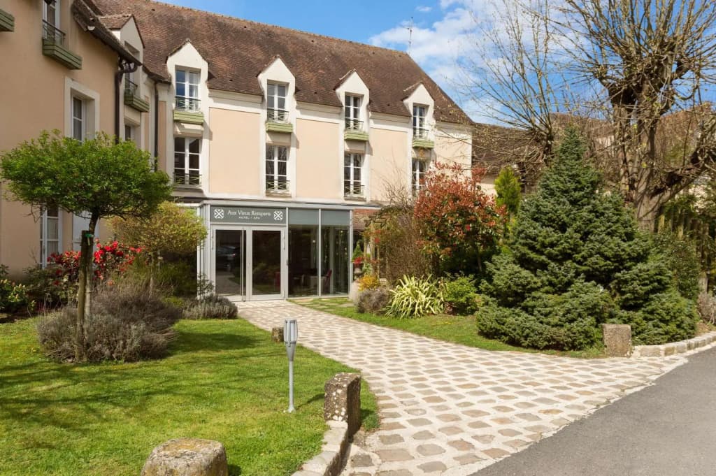 Hôtel Aux Vieux Remparts - Photo 1