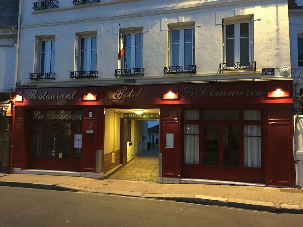 Hotel Le Commerce - Photo 1