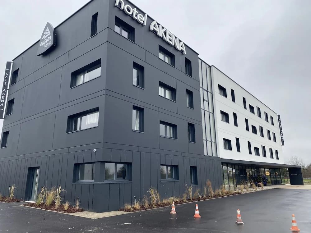 Hôtel AKENA TROYES - La Chapelle-Saint-Luc - Photo 1