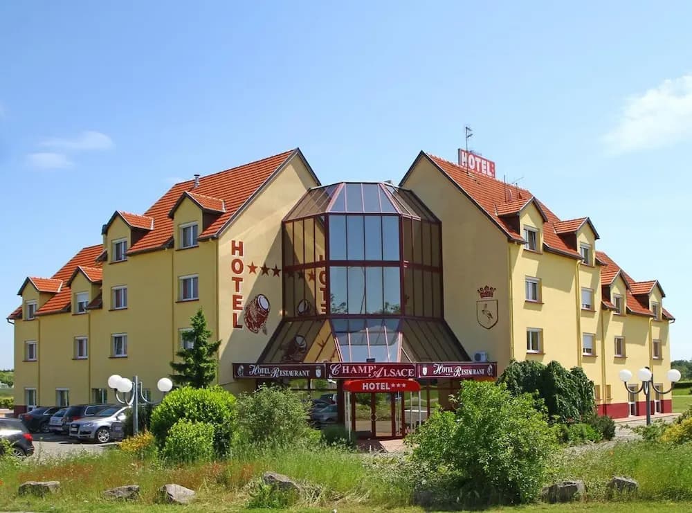 Hôtel Champ Alsace Aerodrome - Photo 1