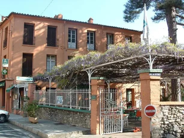 Hotel les Glycines - Photo 1