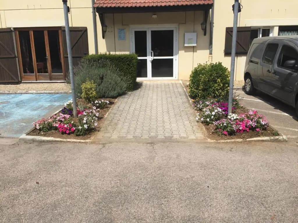 Hotel Le Pressoir - Auxerre Appoigny - Photo 1