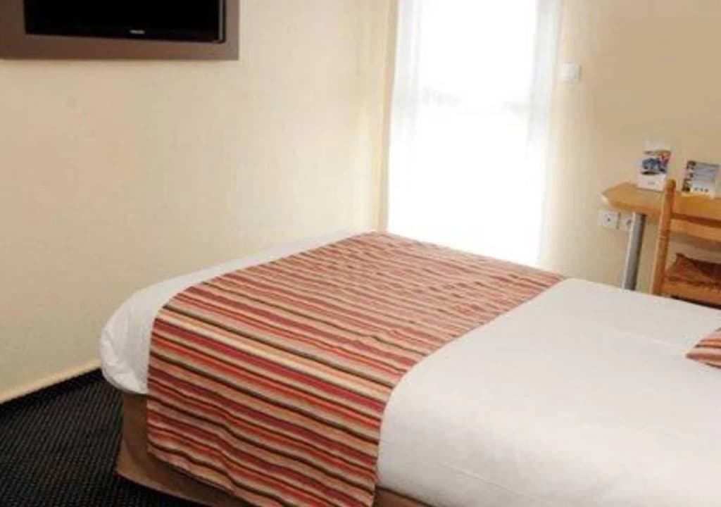 Hotel Kiotel Lyon Bron Eurexpo - Photo 1