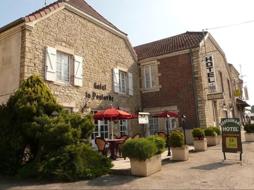 Hôtel la Poularde - Photo 1