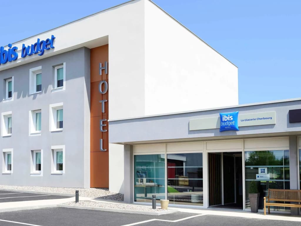 ibis budget Cherbourg La Glacerie - Photo 1