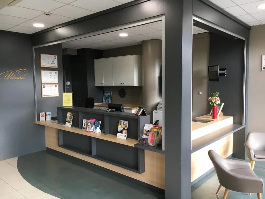 B&B HOTEL Villeneuve-Loubet Village - Photo 1