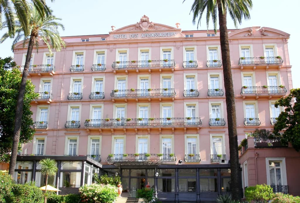 Grand Hotel des Ambassadeurs - Photo 1
