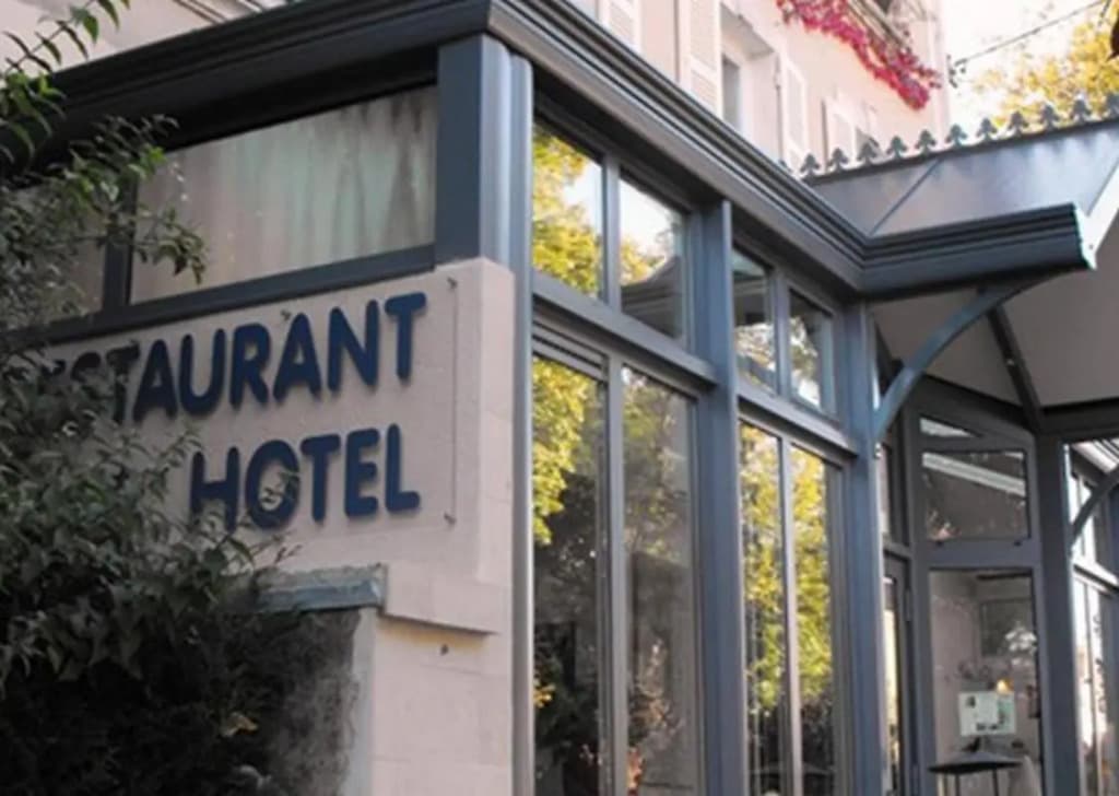 Logis Hôtel les Capucins - Photo 1