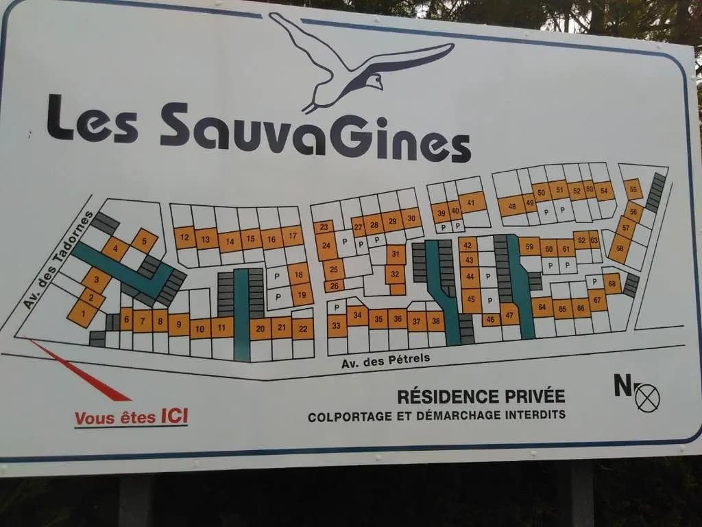 Small house between lake and sea - Photo 1