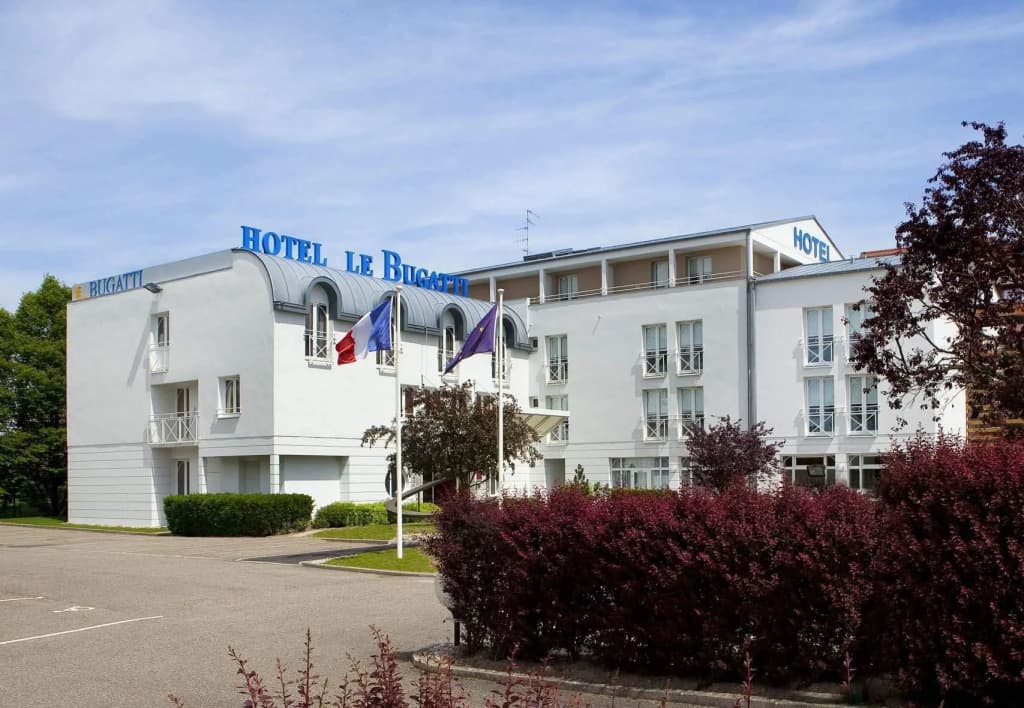 Hôtel Le Bugatti - Photo 1
