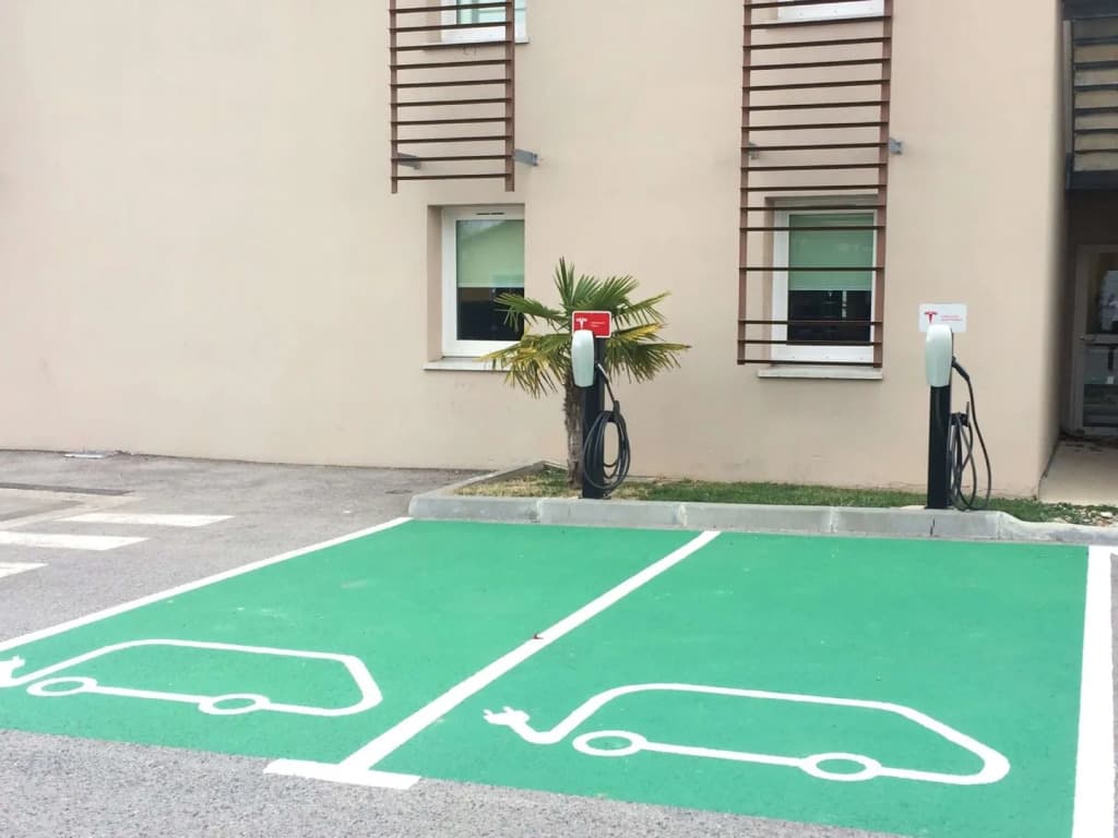 ibis Manosque Cadarache - Photo 1