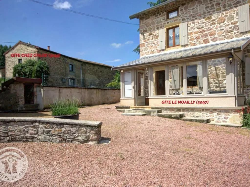 Gîte Belmont-de-la-Loire, 4 pièces, 8 personnes - FR-1-496-32 - Photo 1