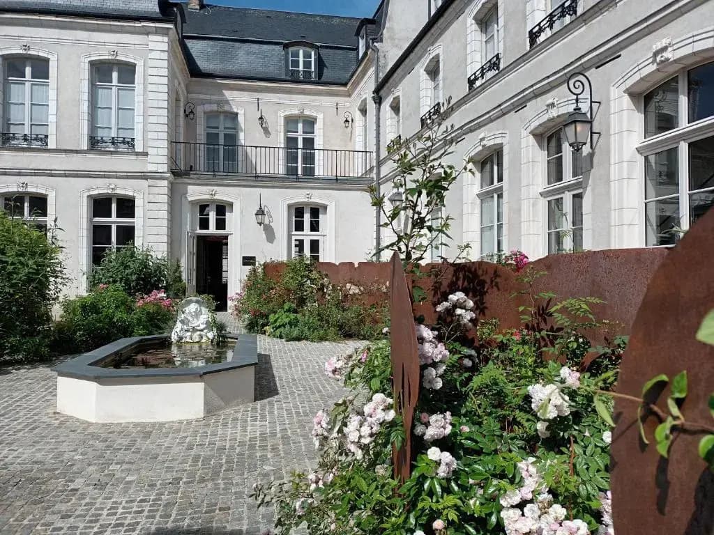 Hotel Loysel le Gaucher - Photo 1