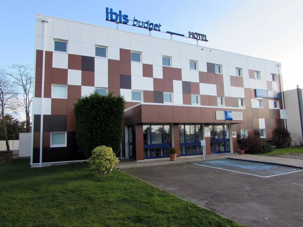 ibis budget Rouen Sud Zenith - Photo 1