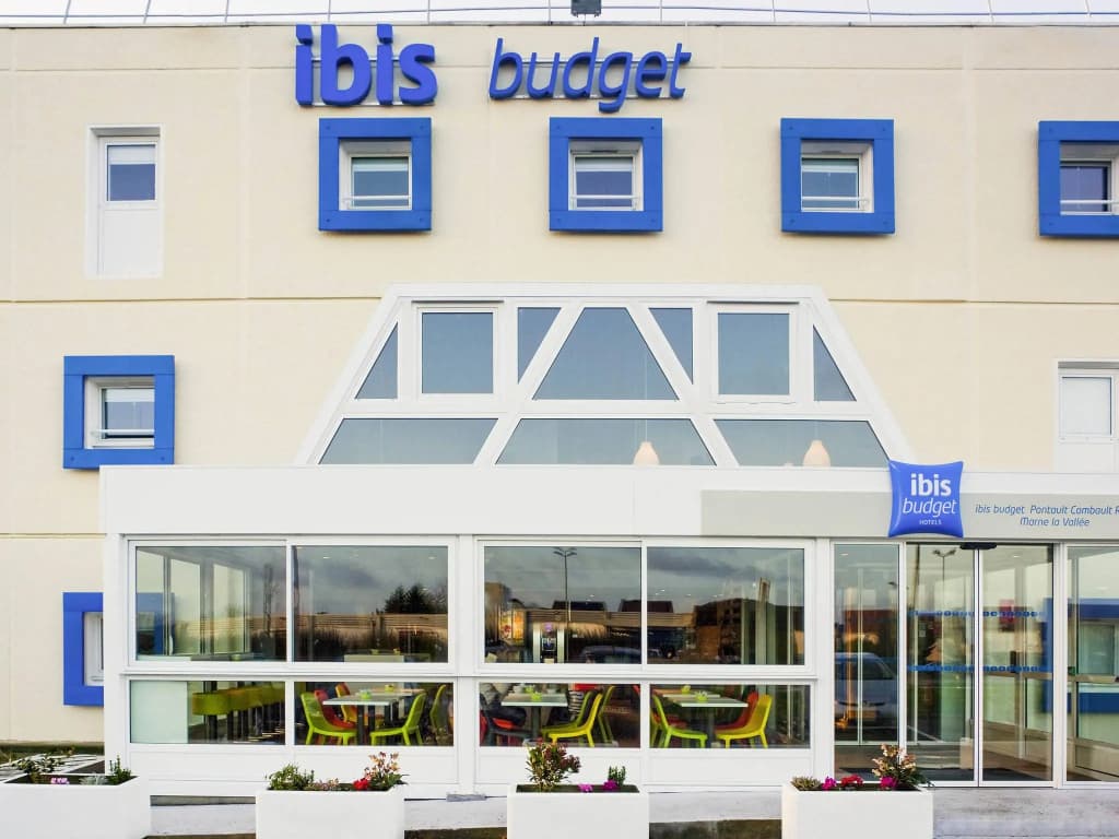 ibis budget Pontault Combault RN4 Marne la Vallée - Photo 1