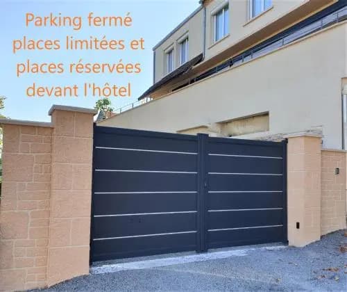 Hotel du Centre - Photo 1