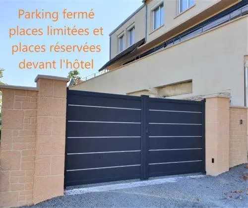 Hotel du Centre - Photo 1