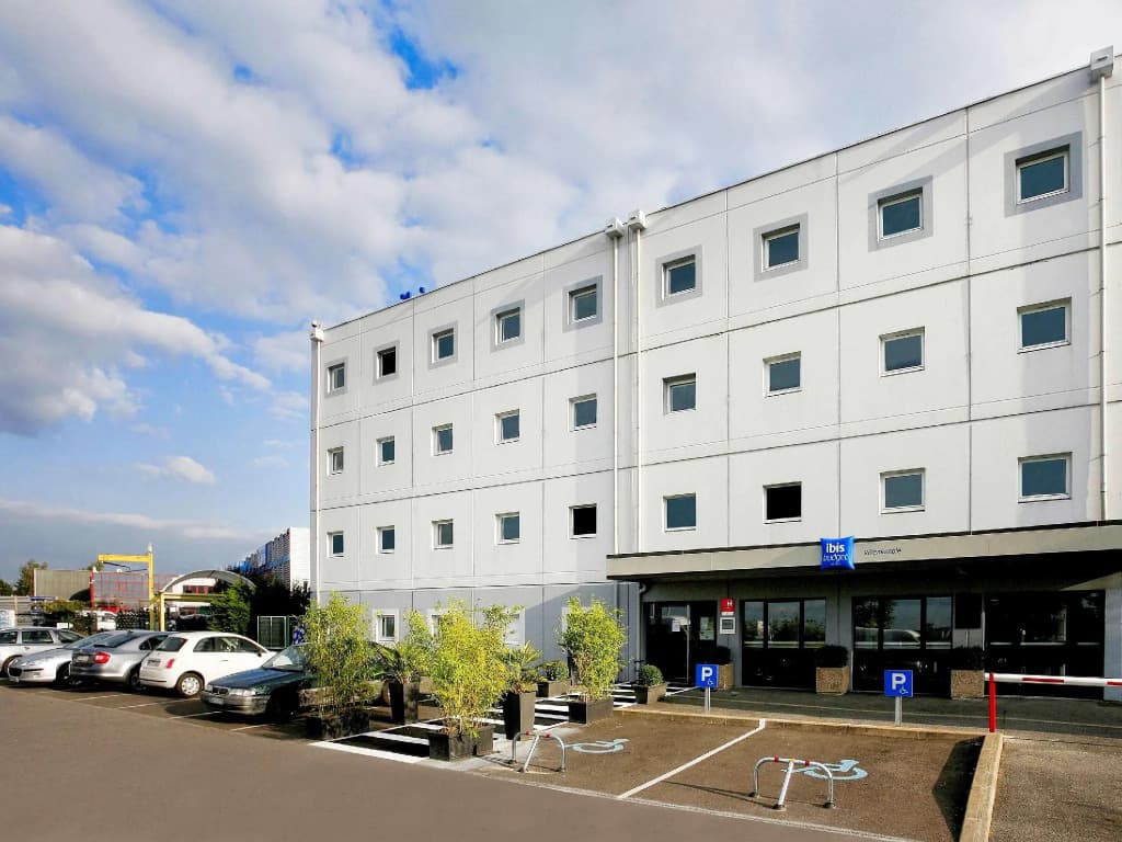 ibis budget Villemomble - Photo 1