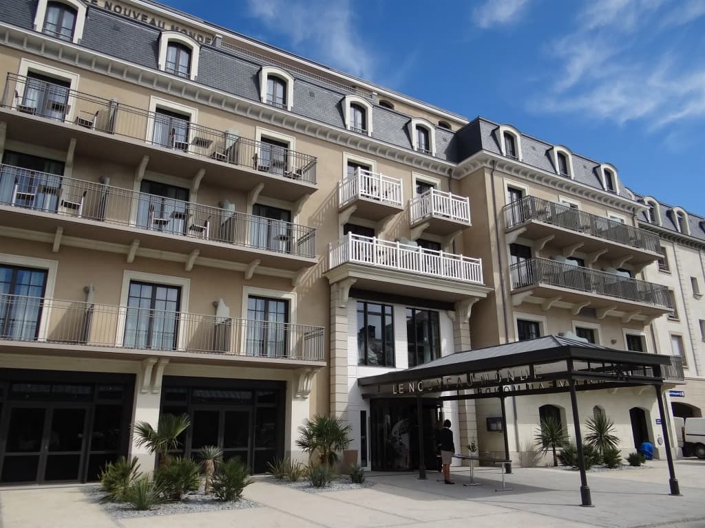 Hôtel Le Nouveau Monde - Photo 1