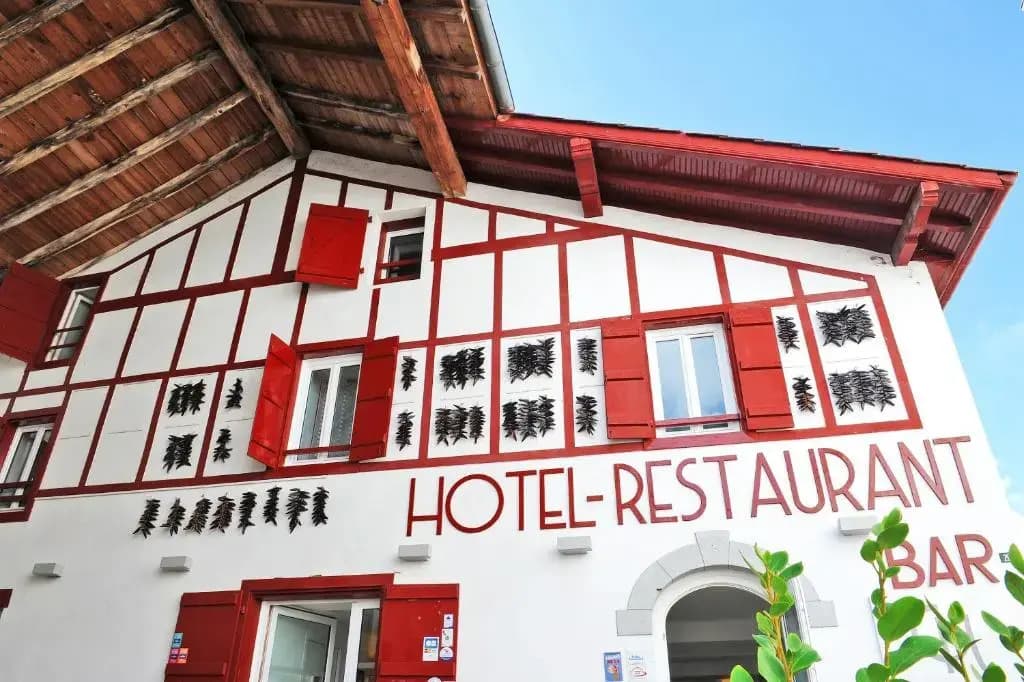 Hotel Chilhar - Photo 1