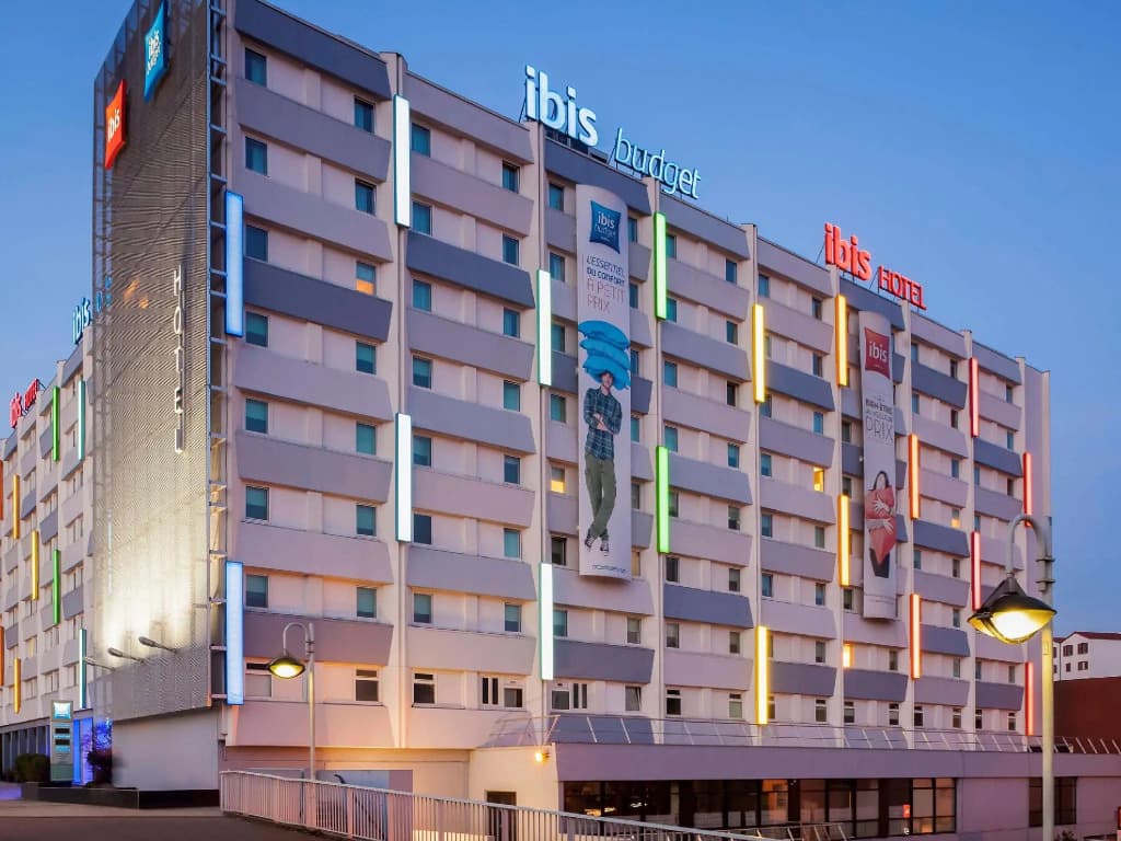 ibis budget Paris Porte de Bagnolet - Photo 1