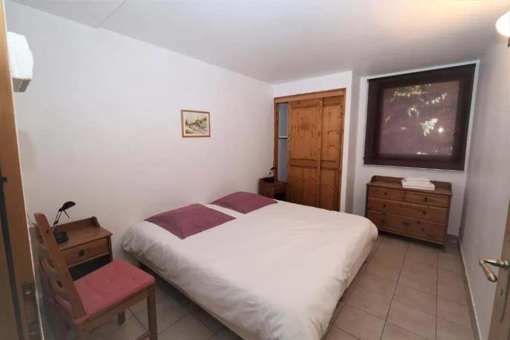 Apartment Ecureuil 200m - Living room with fireplace - Photo 1