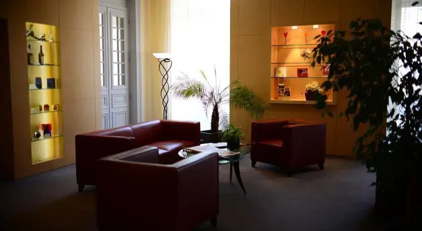 Logis Grand Hotel Des Bains - Photo 1