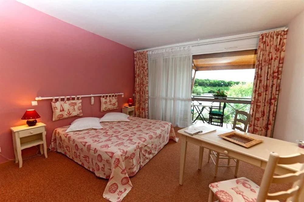 Hotel The Originals Les Jardins du Lac (ex Relais du Silence) - Photo 1