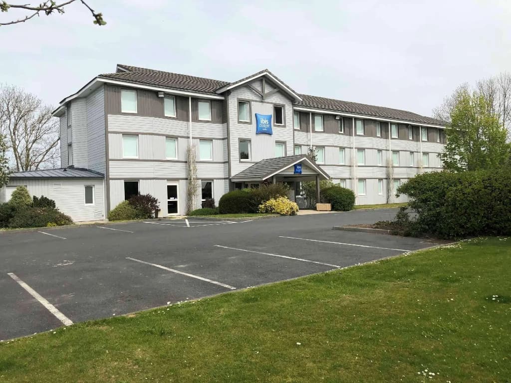 ibis budget Granville - Photo 1