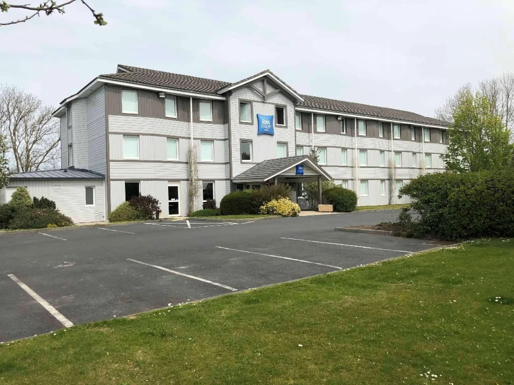 ibis budget Granville - Photo 1