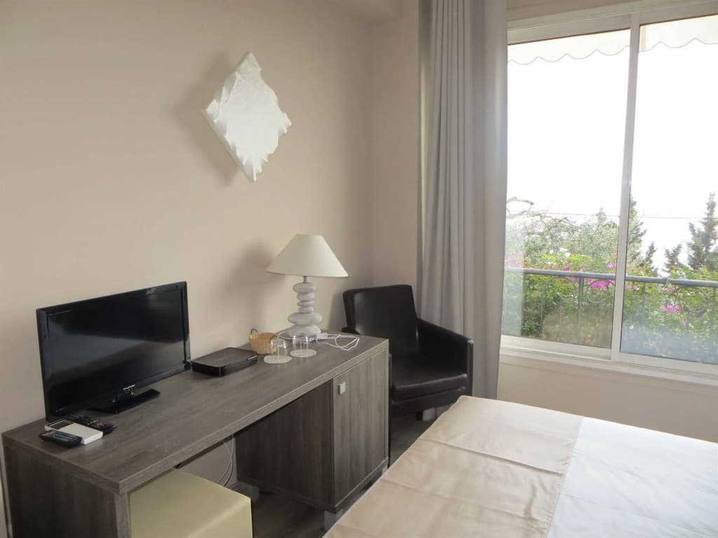 Hotel Regency - Photo 1