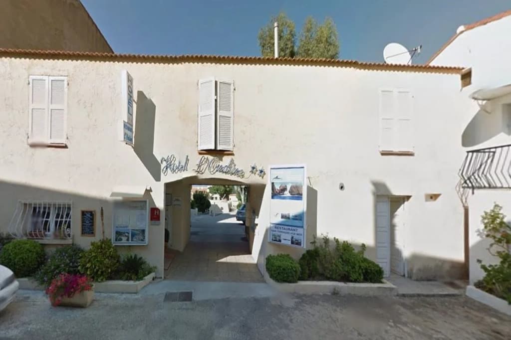 Hôtel Restaurant L'Ondine - Photo 1